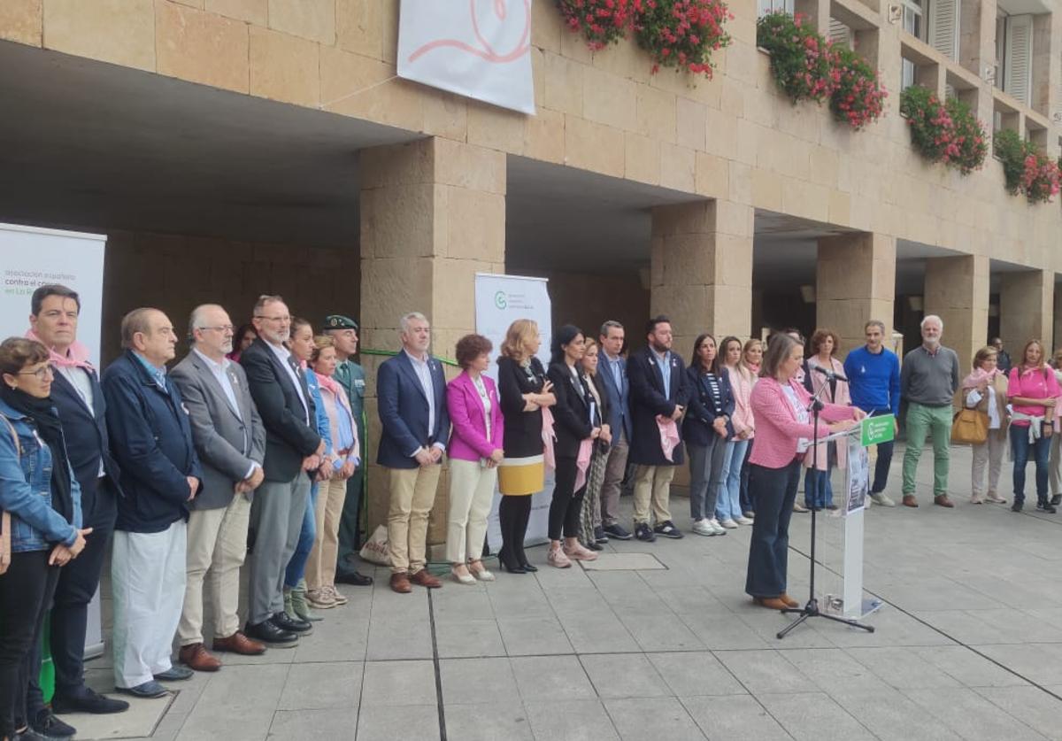 Imagen principal - «No estáis solas», el grito unánime de apoyo a las pacientes de cáncer de mama