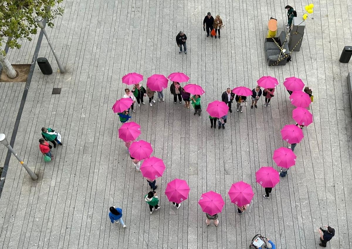 Imagen secundaria 1 - «No estáis solas», el grito unánime de apoyo a las pacientes de cáncer de mama