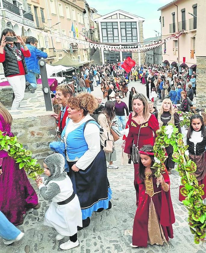 Imagen secundaria 2 - Vuelta a la Edad Media en tierras de los Luna