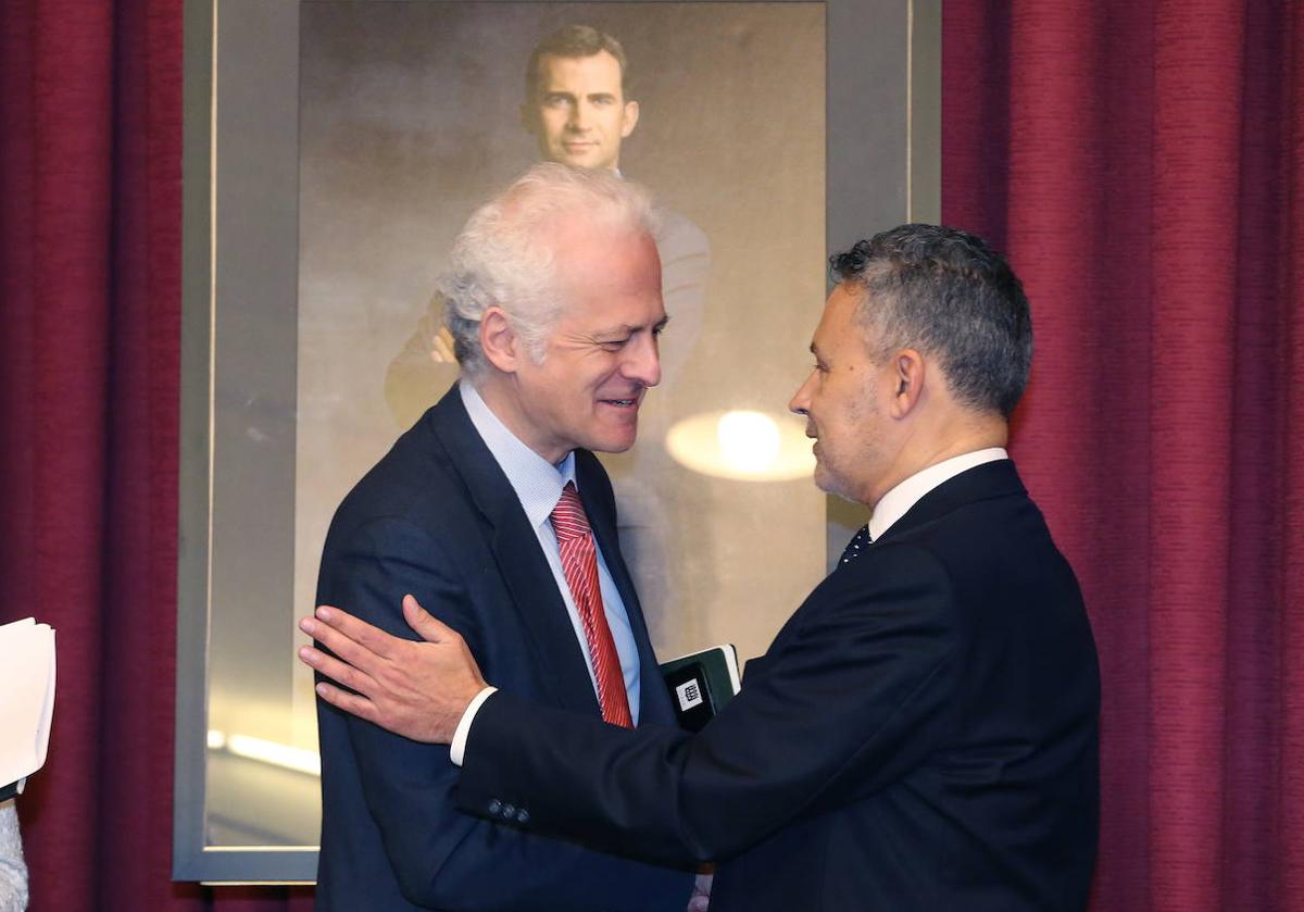 Hermoso de Mendoza y Escobar en el primer pleno del mandato tras la constitución del Ayuntamiento de Logroño.