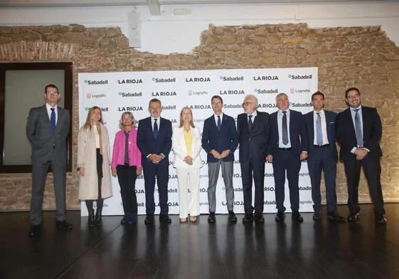 Ana Pastor intervino en Bodegas Franco Españolas ante un aforo compuesto por representantes políticos y empresariales de La Rioja.