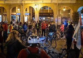 Protesta en bicicleta para restituir el carril bici