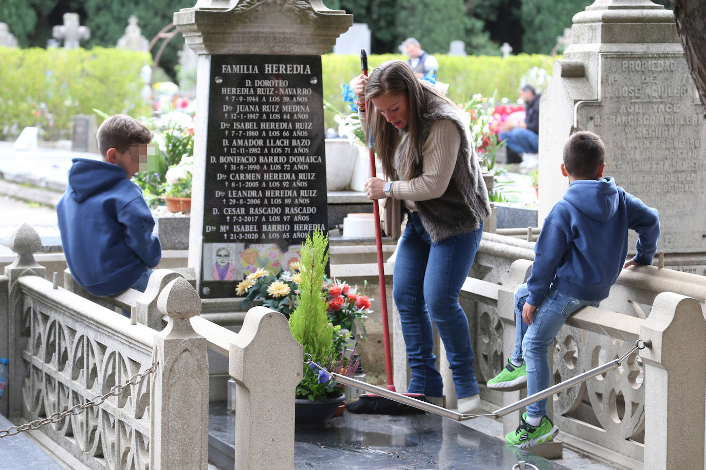 El Día de Todos los Santos, en el cementerio de Logroño