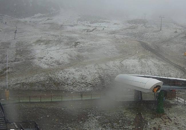 Primeros copos de nieve en la zona de Rehoyo en Valdezcaray.