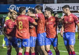 Los jugadores del Calahorra celebran un gol.