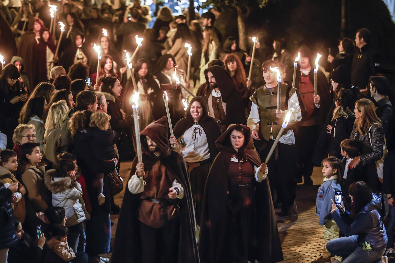 &#039;El baile de los malditos&#039; cerró la fiestas de las brujas