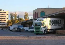 Los camiones han trabajado con normalidad este lunes por la mañana en Mercarioja.