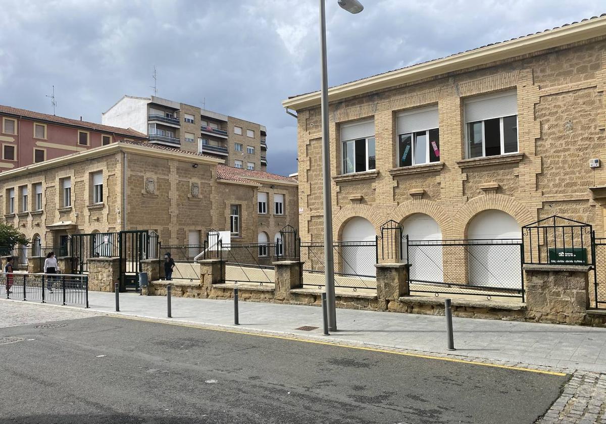 Exterior del colegio San Felices de Bilibio de Haro.