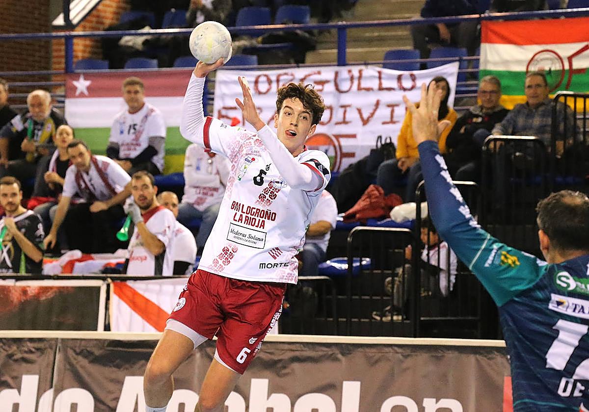 El Ciudad de Logroño logra una necesitada victoria frente al Puente Genil