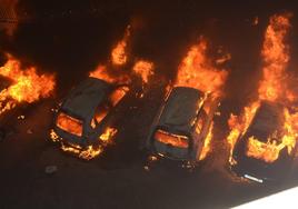 La Guardia Civil investiga el fuego que calcinó siete vehículos en Albelda
