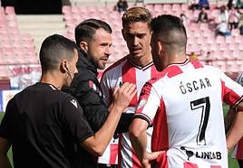 Andrés García charla con Rubio y Óscar.