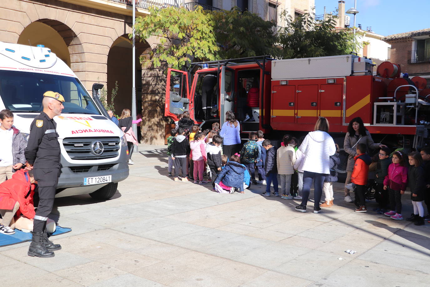 La exposición de medios de la UME, en imágenes