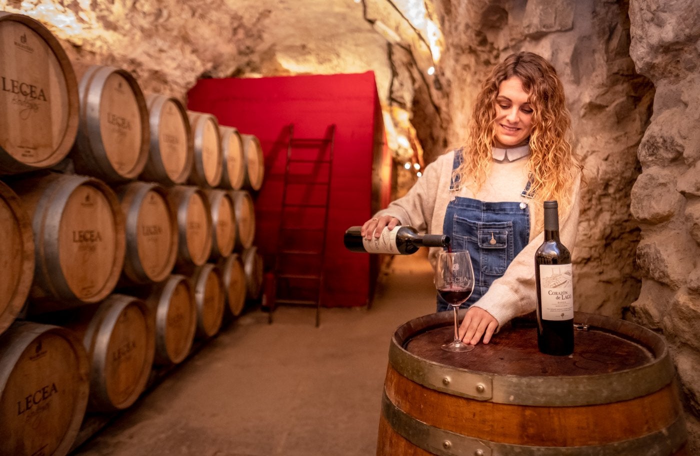 Estela Lecea, con Cuevas de Lecea, edición que se limita a 3.500 botellas.