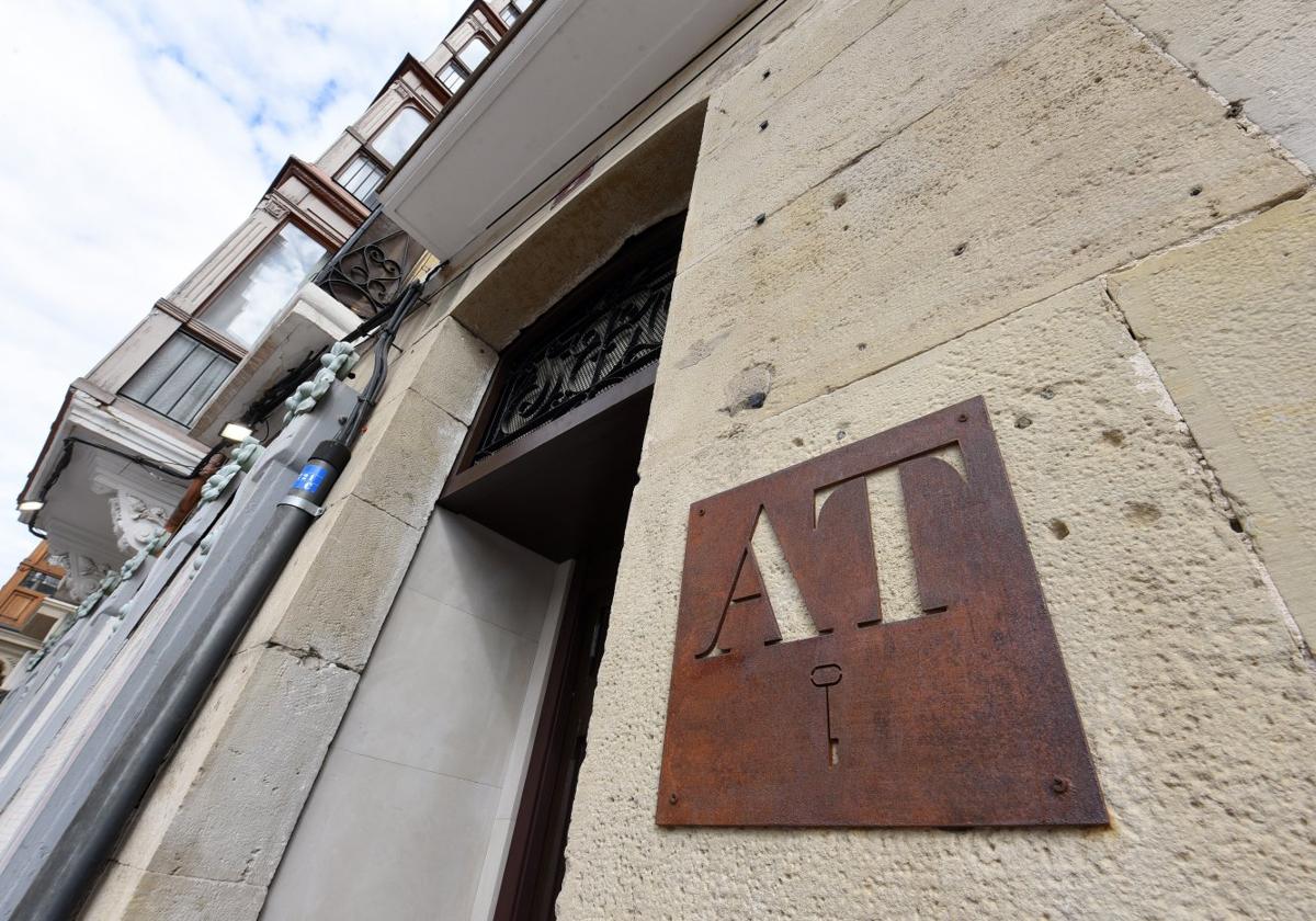 Casa del reloj 'Bergerón', que ha pasado de uso residencial a hotelero.