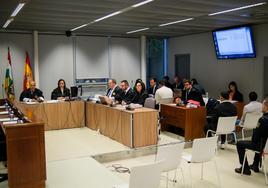 Los acusados, durante el juicio por la muerte de Isam Haddour.