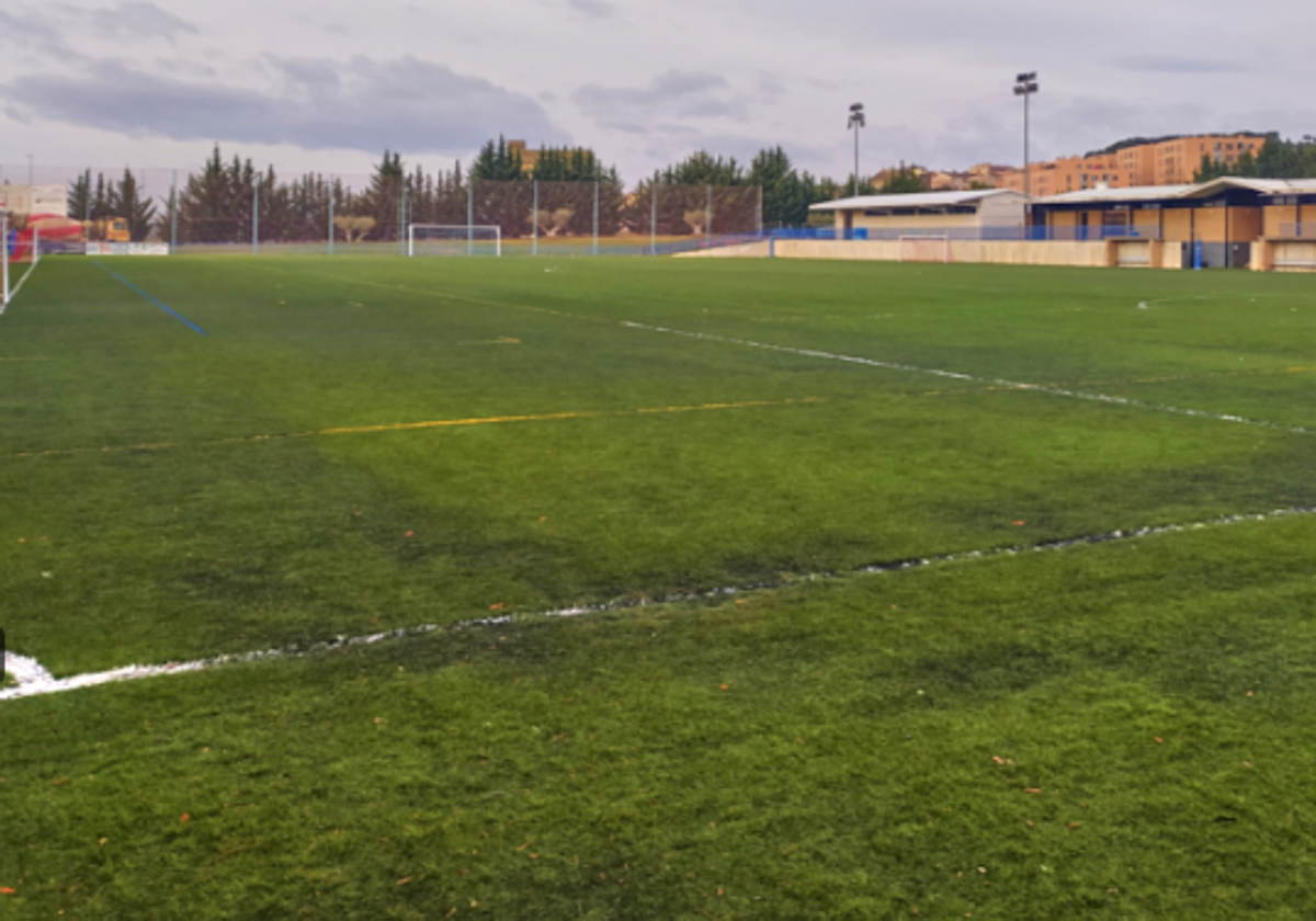 El partido se disputó en el campo de hierba artificial del Príncipe de Viana.