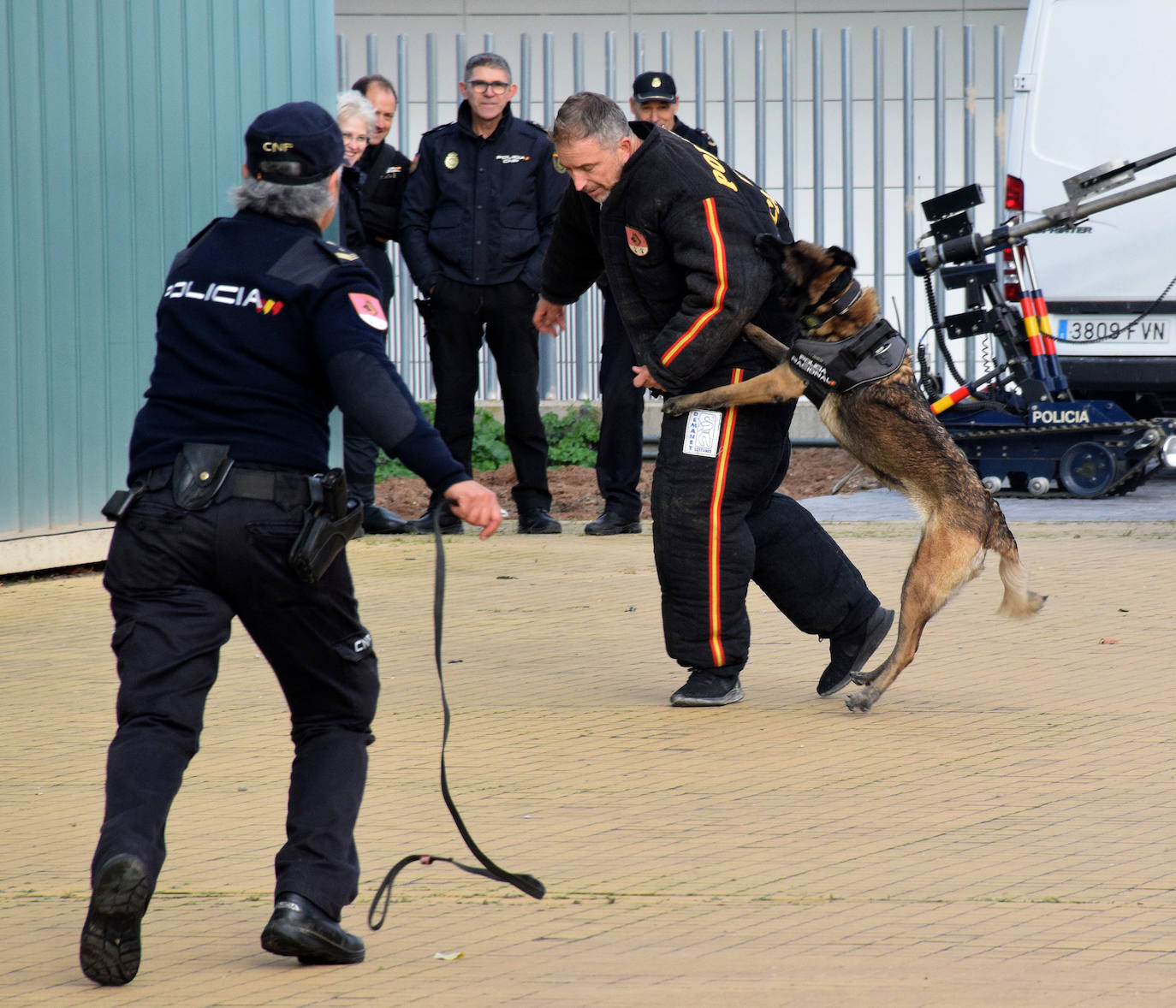 La Policía Nacional se acerca a los niños