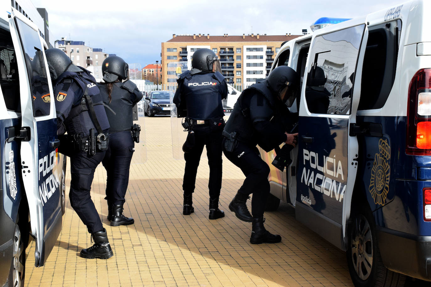 La Policía Nacional se acerca a los niños