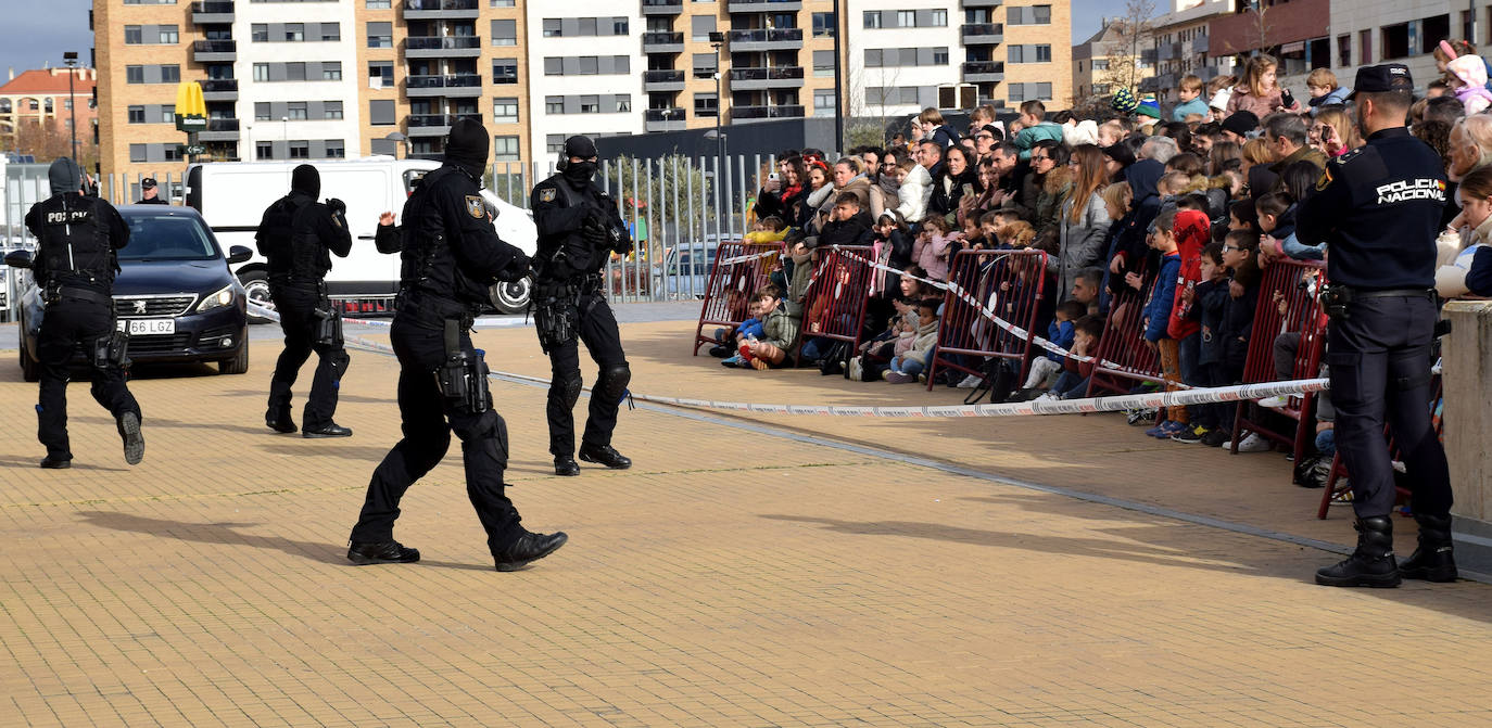 La Policía Nacional se acerca a los niños