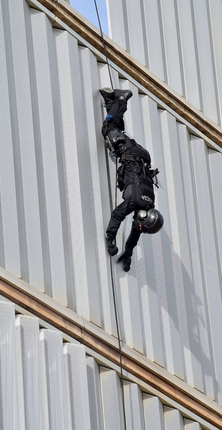 La Policía Nacional se acerca a los niños