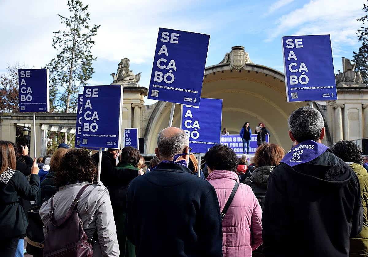 Concentración en El Espolón contra la violencia machista
