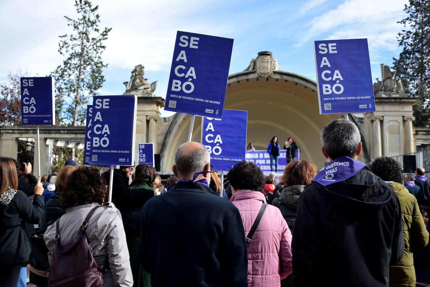 Concentración en El Espolón contra la violencia machista