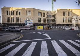 Fachada del nuevo centro de salud de la Villanueva, visto desde la avenida de Navarra.