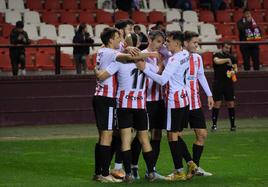 Jugadores de la UD Logroñés celebran uno de los goles frente al Náxara.