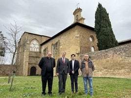 El Monasterio de Cañas acogió la presentación de la exposición, con Suárez y Pérez Pastor.