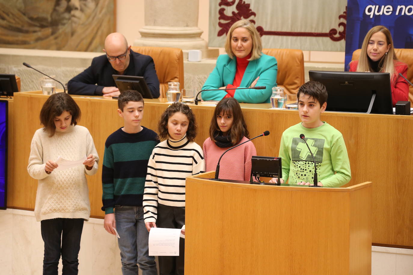 Los niños riojanos leen la Constitución