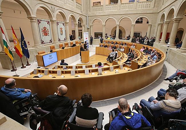 Acto conmemorativo celebrado este jueves en el Parlamento de La Rioja.