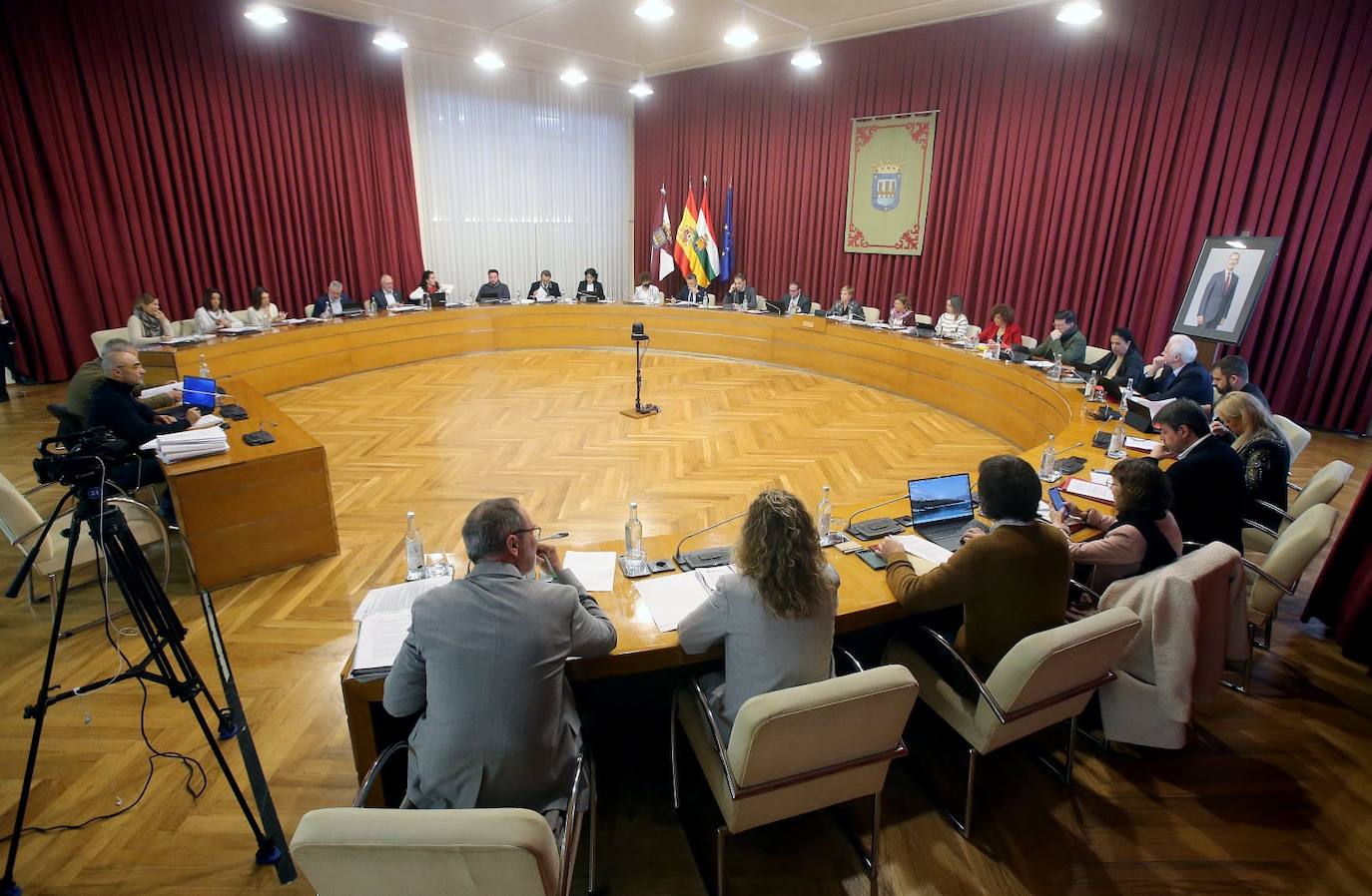 Pleno del Ayuntamiento de Logroño de diciembre, adelantado al último jueves de noviembre dado el puente de la Constitución-Inmaculada.