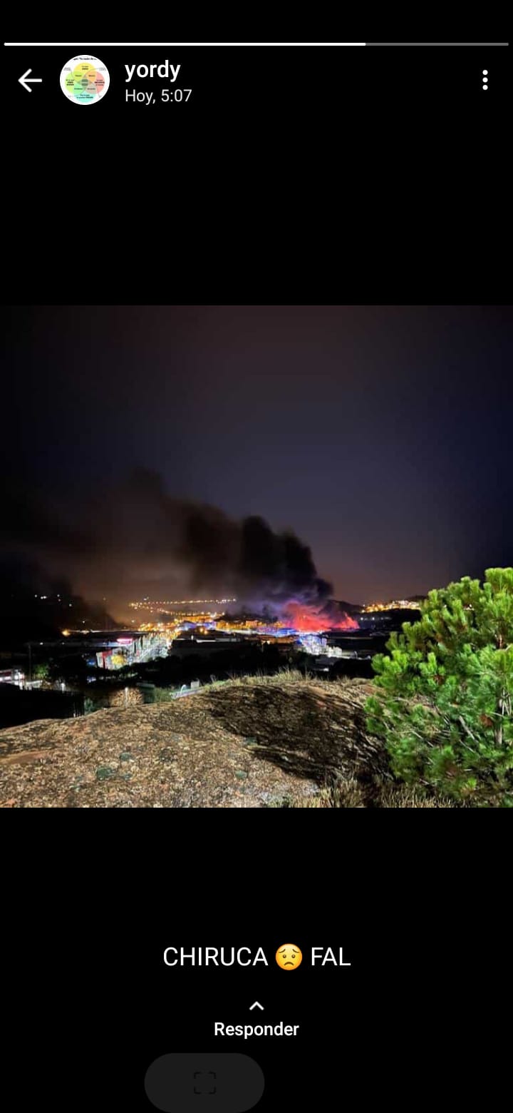 Imagen secundaria 2 - El fuego devasta la nave principal de Calzados Fal