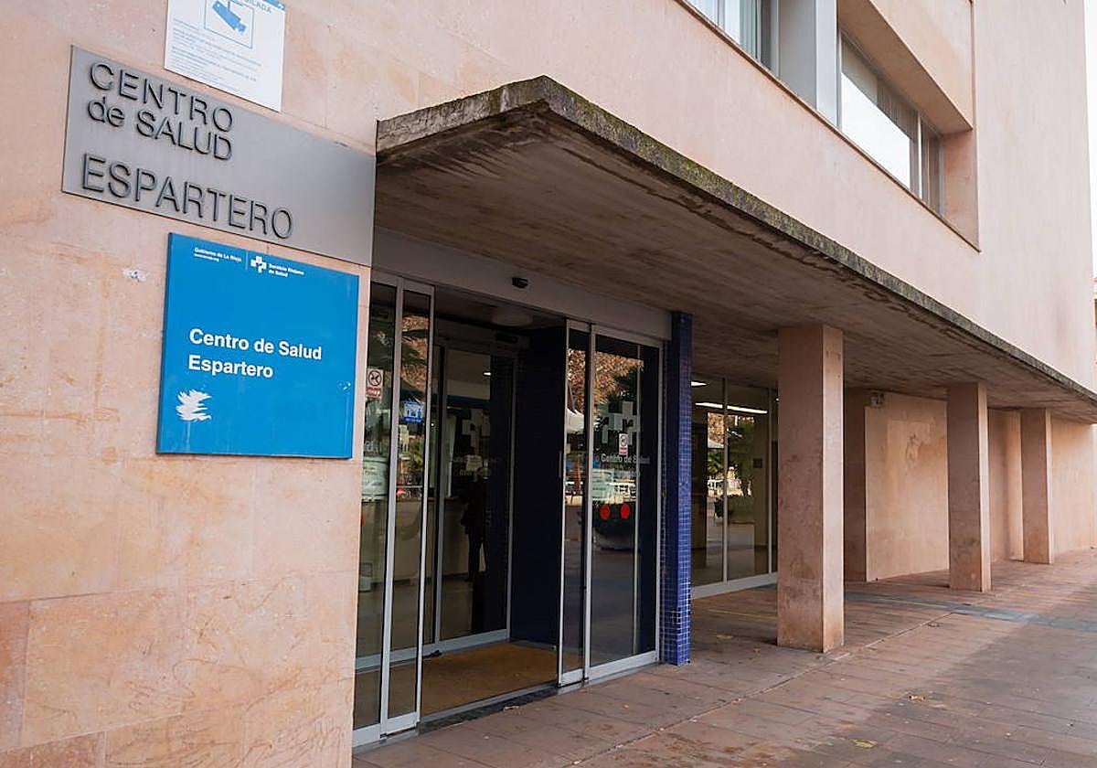 Zona de acceso al centro de salud Espartero, en Logroño.