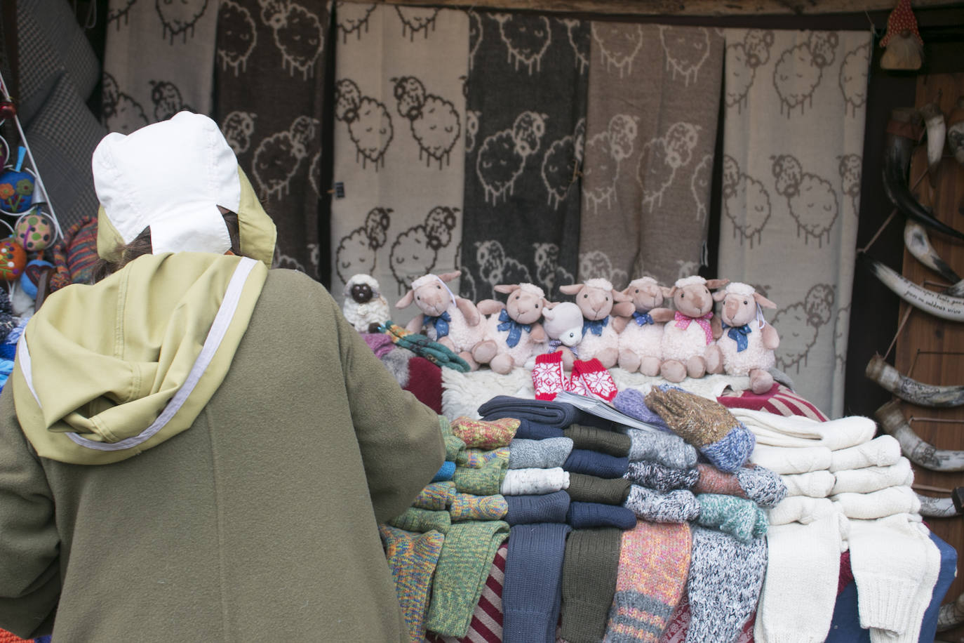 Las ferias de Santo Domingo continúan bajo la lluvia