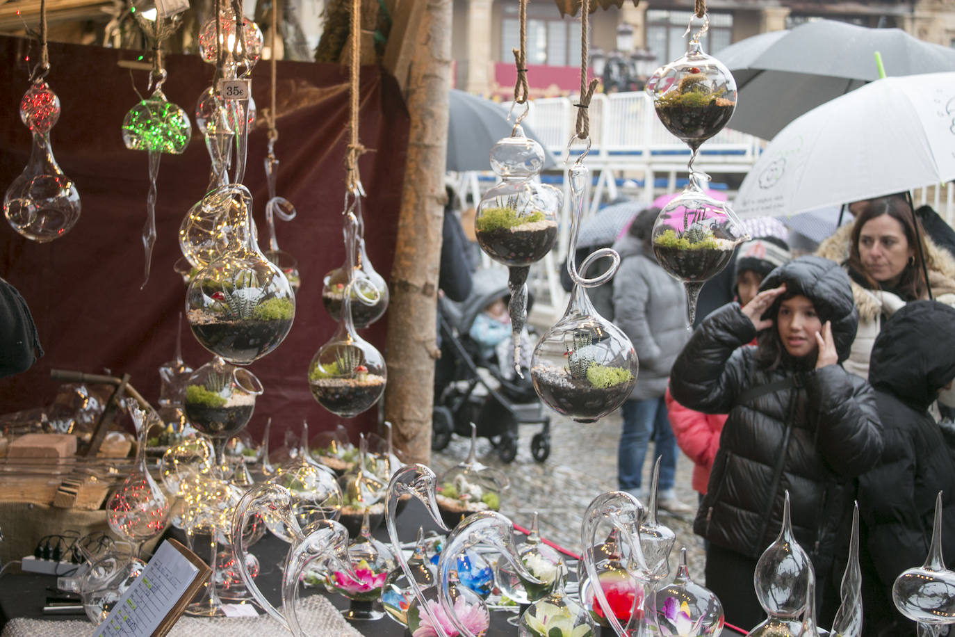 Las ferias de Santo Domingo continúan bajo la lluvia