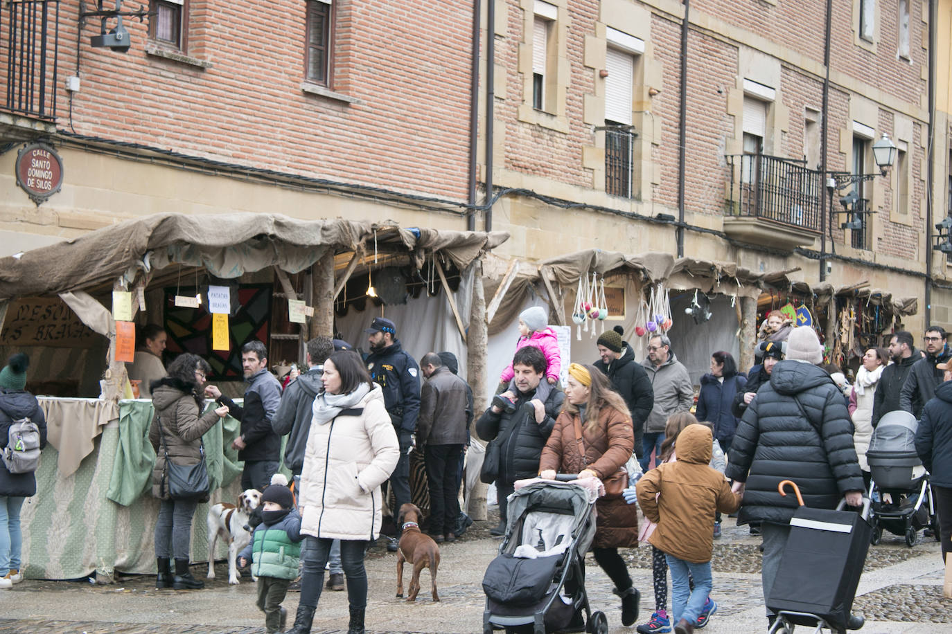 Las ferias de Santo Domingo continúan bajo la lluvia