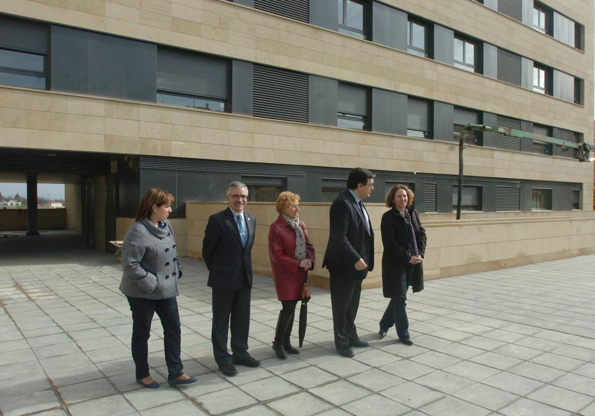 Visita en el 2011 al nuevo cuartel de la Guardia Civil poco antes de su inauguración.