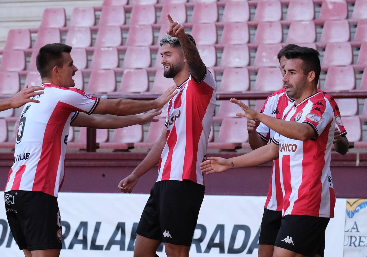 Jordi Escobar celebra un gol ante el Tarazona en Las Gaunas.