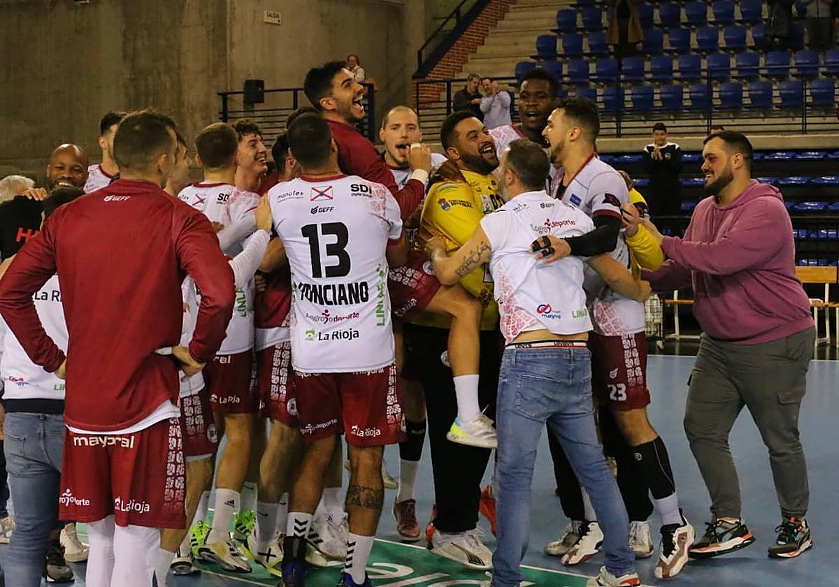 Los riojanos celebran el triunfo.