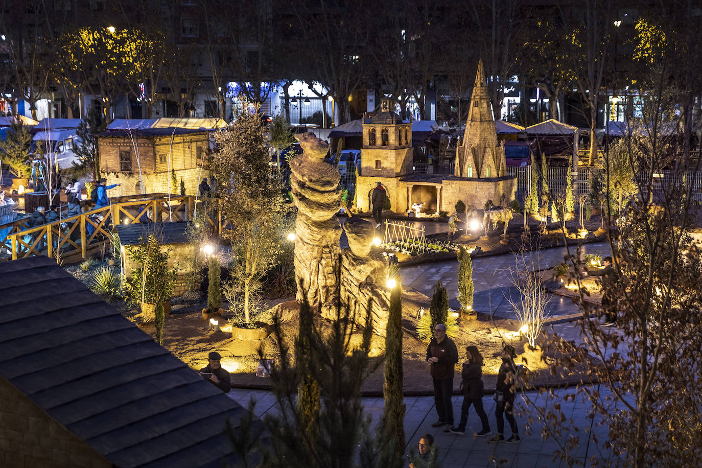 Primera visita nocturna del belén de Logroño
