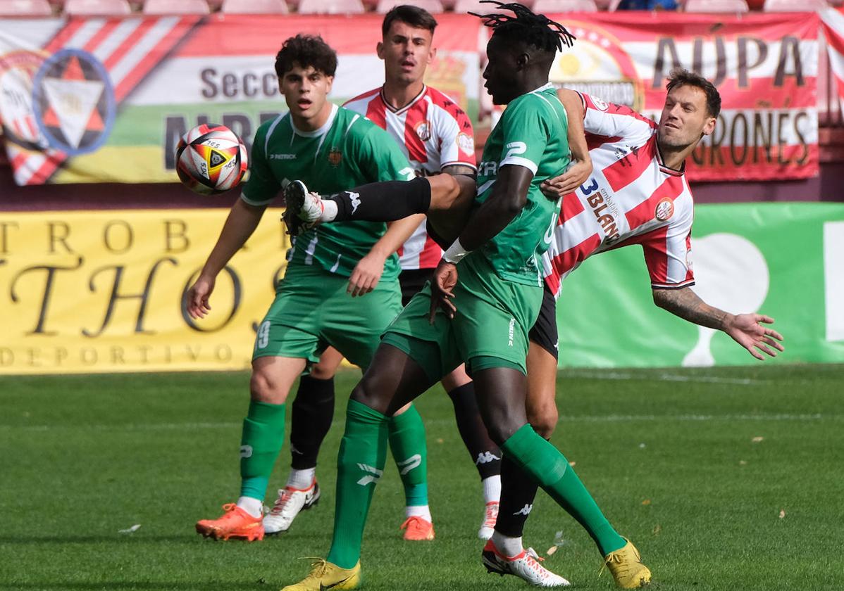 Javi Castellano, en el partido entre la SD Logroñés y el Cornellá en Las Gaunas.