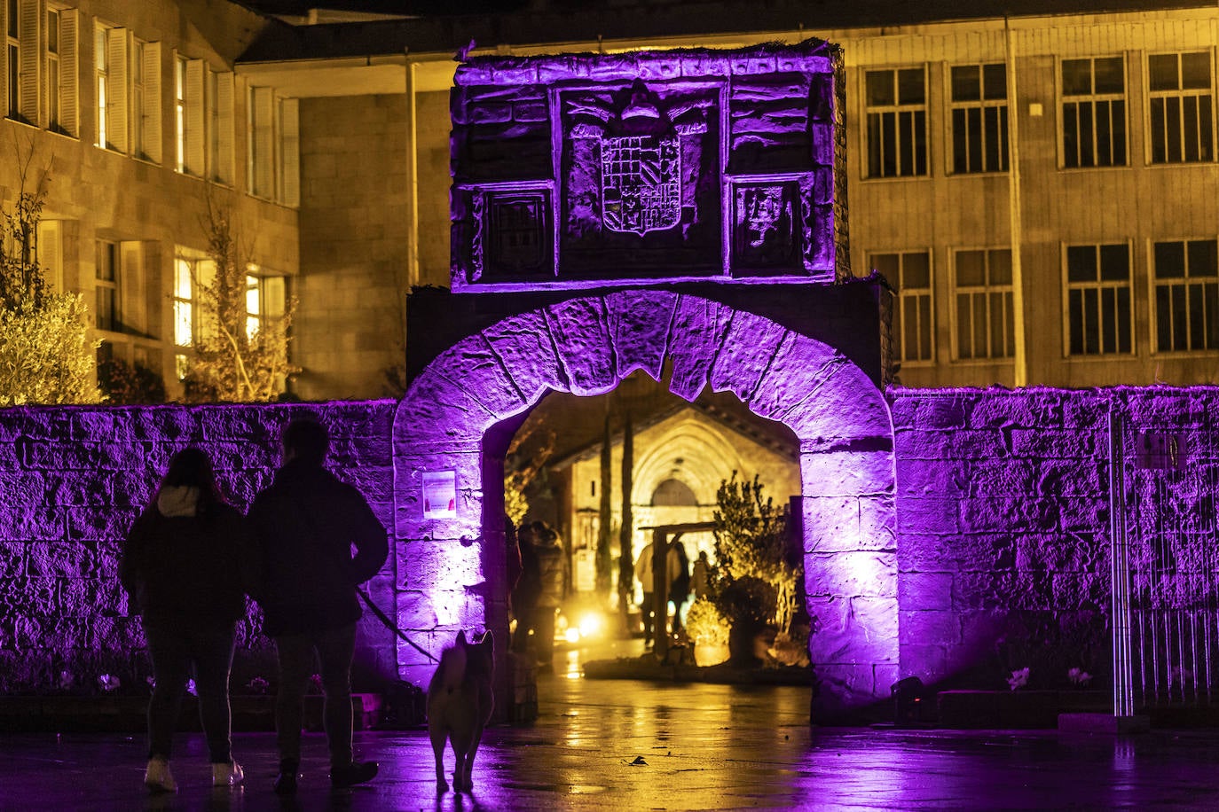 El Belén de Logroño brilla en la noche