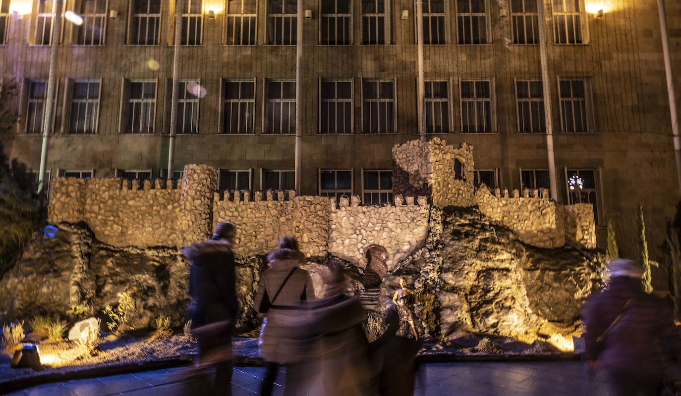 El Belén de Logroño brilla en la noche