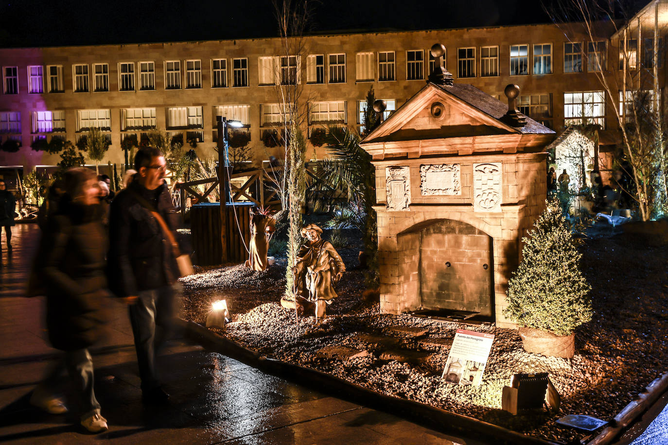 El Belén de Logroño brilla en la noche