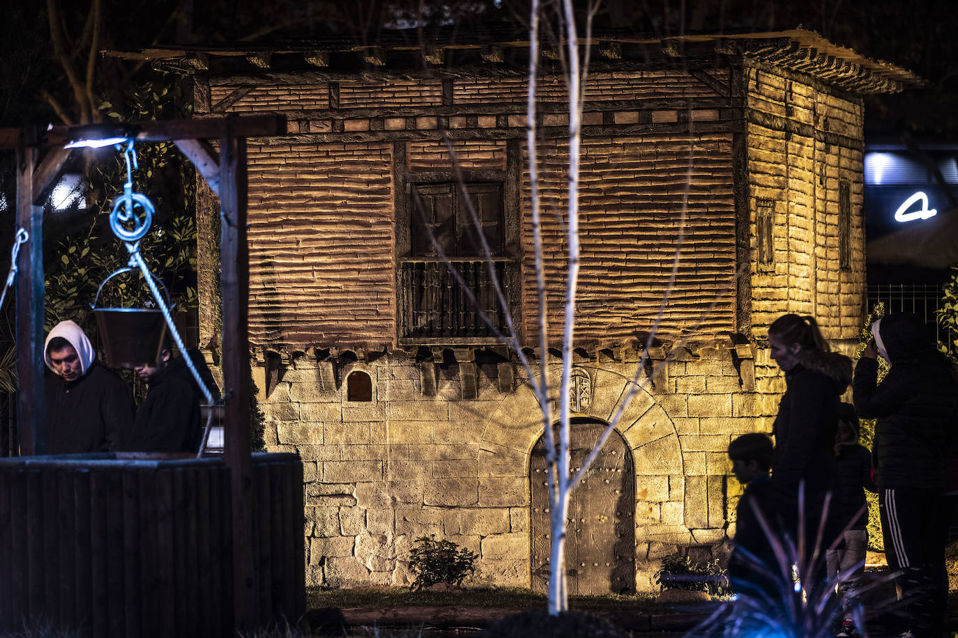 El Belén de Logroño brilla en la noche