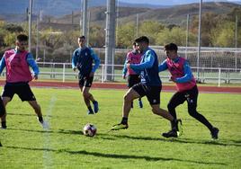 Entrenamiento del Calahorra en las pistas esta semana.