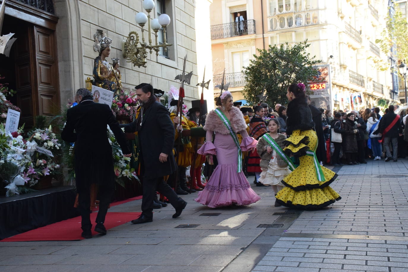 Ofrenda de flores a la Virgen de la Esperanza