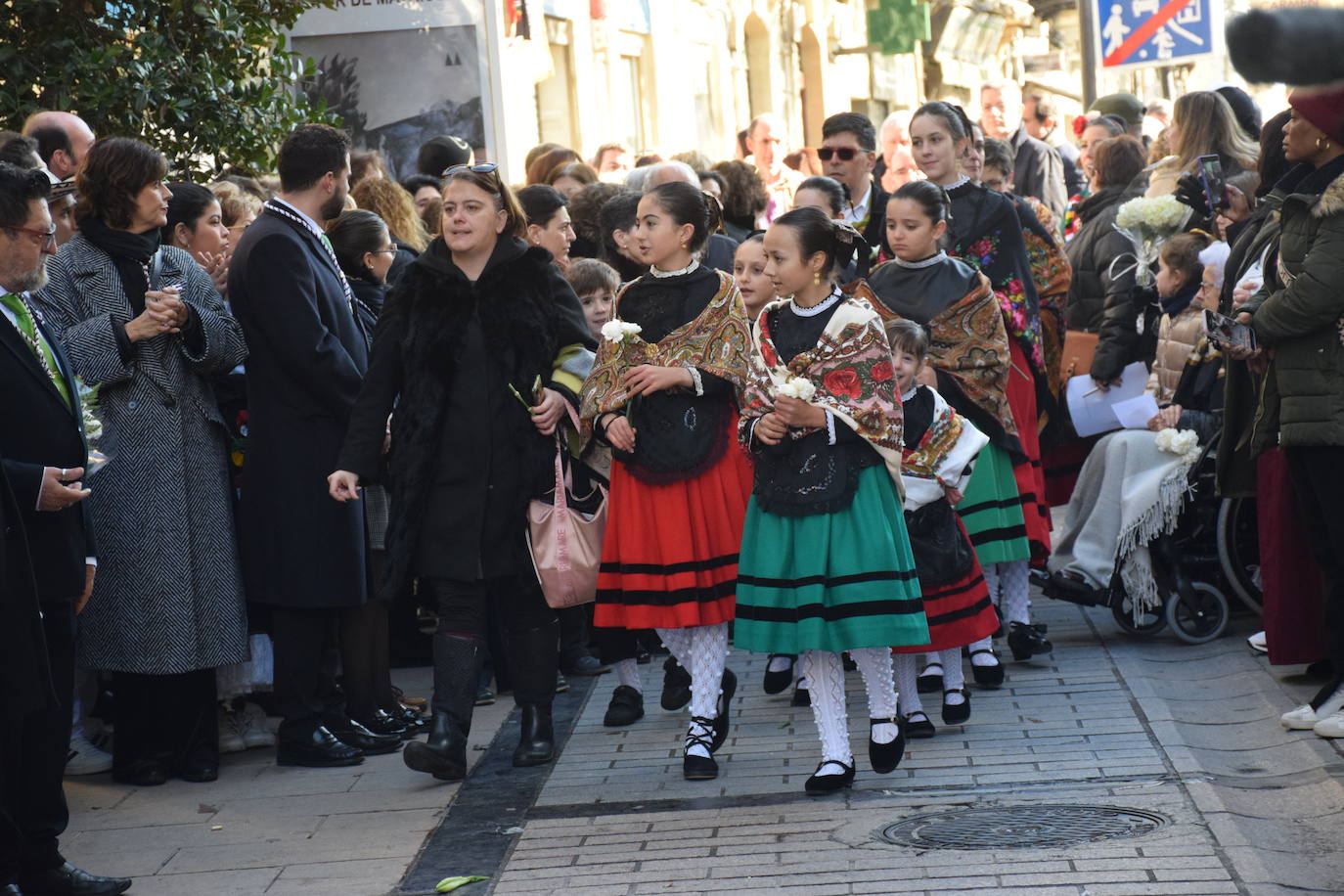 Ofrenda de flores a la Virgen de la Esperanza