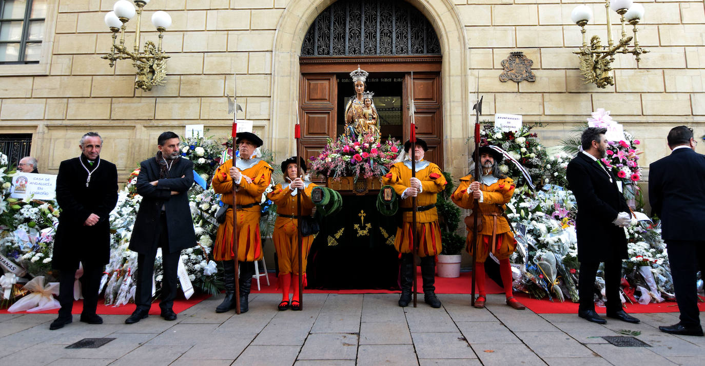 Ofrenda de flores a la Virgen de la Esperanza